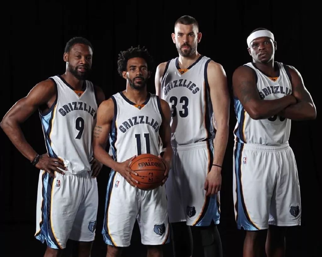 记者：于汉超参加教练员培训班，冬训时以助教身份与申花会合（记者称于汉超正参加教练员培训，冬训将以助教身份与申花汇合）