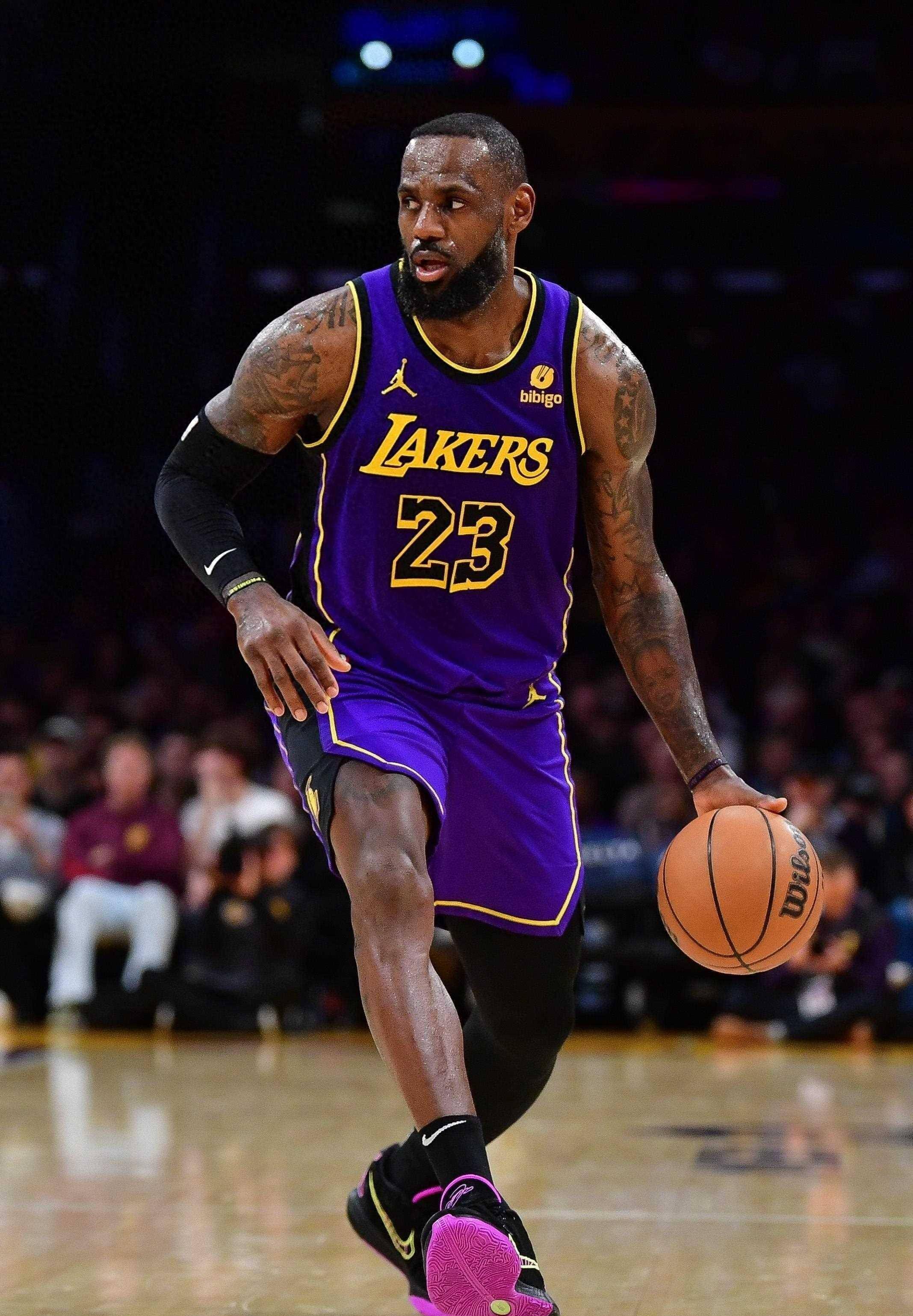 太阳报：女演员悉尼妹恢复单身后收到了大量英超球星的私信（太阳报称：女演员“悉尼妹”回归单身后获众多英超球星私信）