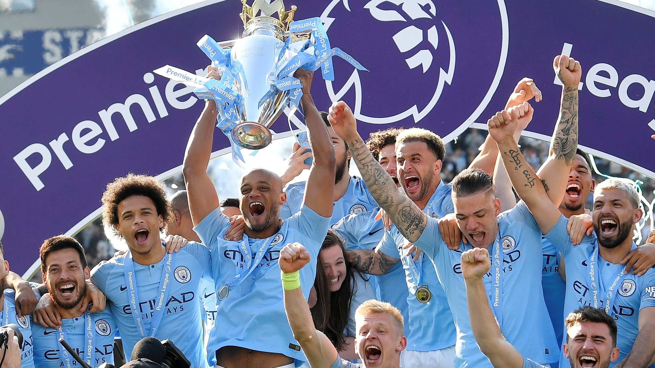 图片报：罗伊斯即将与洛杉矶银河续约至2027年底（《图片报》称：罗伊斯将与洛杉矶银河续约，合同至2027年底）