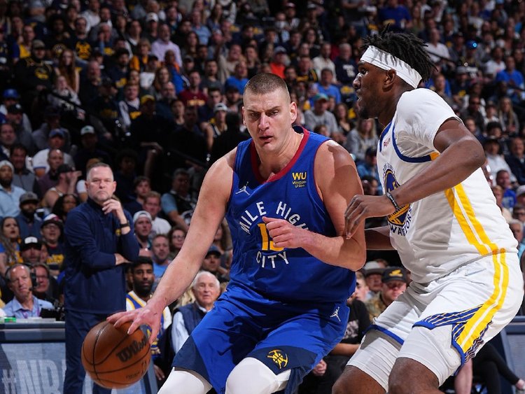 浮嶋敏：邝兆镭没出场是因为轮换；每场比赛我们都全力争胜（浮嶋敏：邝兆镭因轮换未出场，我们每场都力拼胜利）