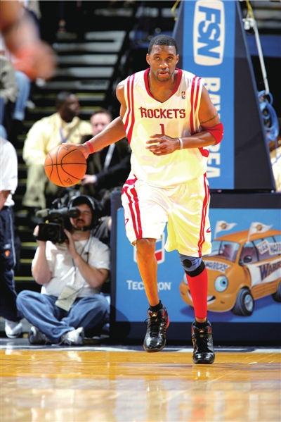 共和报：米兰正考虑冬窗签回41岁的蒂亚戈-席尔瓦（共和报：米兰有意在冬窗迎回41岁蒂亚戈-席尔瓦）