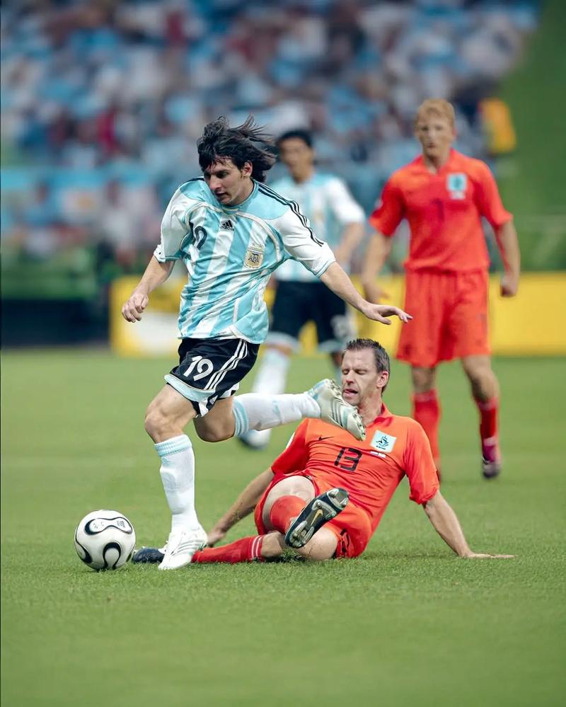 联赛、欧冠、世界杯和金球奖？亚马尔：我全都想要（亚马尔豪言：联赛、欧冠、世界杯、金球奖一个都不能少）