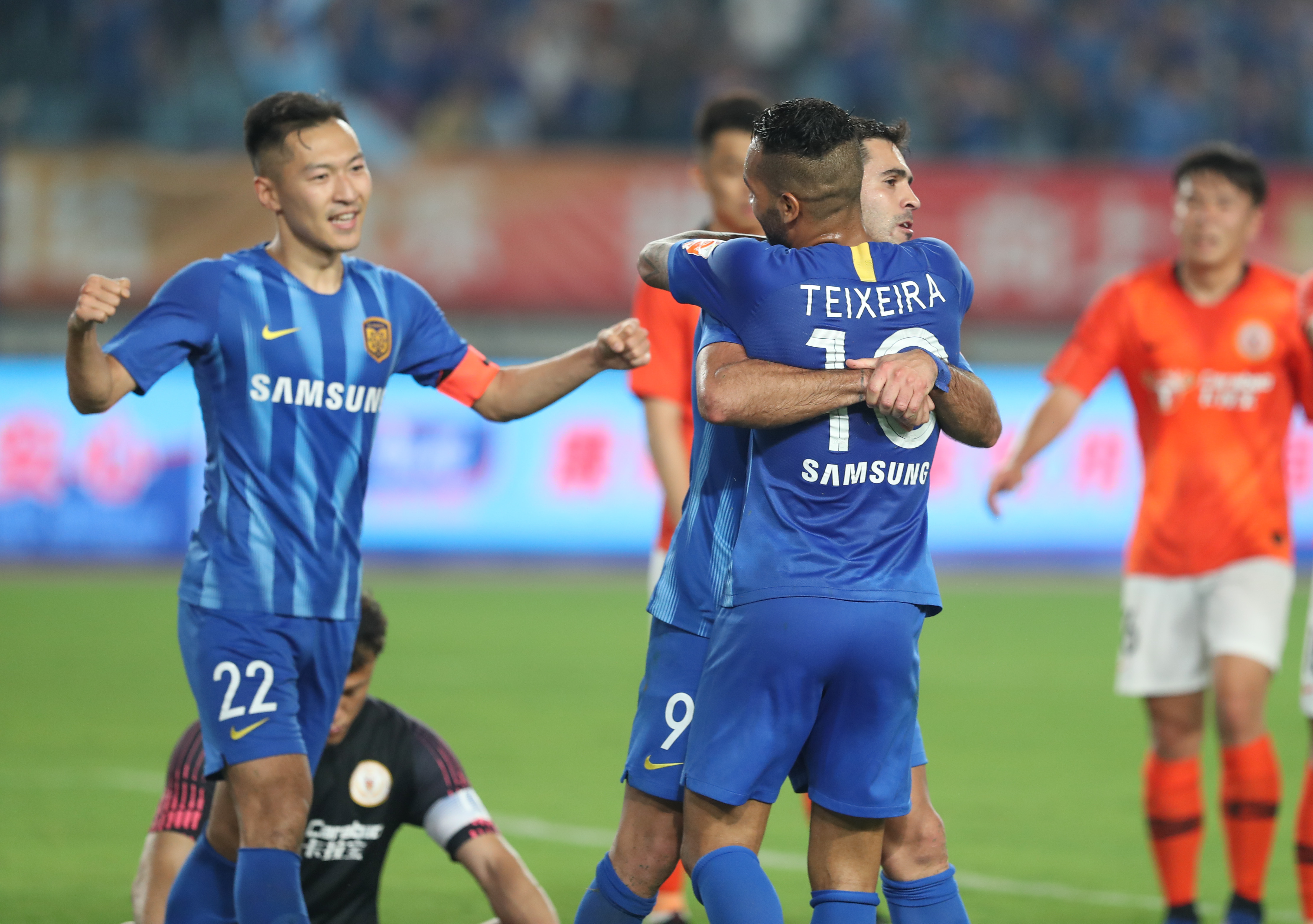 勒沃库森vs多特：希克PK吉拉西；阿德耶米、萨比策首发（勒沃库森战多特：希克对决吉拉西，阿德耶米与萨比策首发登场）